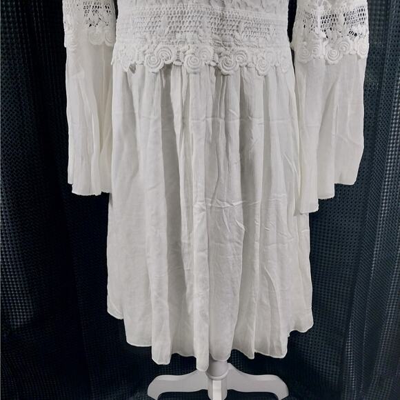 NWOT! EASEL! PUREST WHITE PRINCESS CUT, BELL SLEEVE, LACE BODICE DRESS! SZ L - Picture 5 of 12